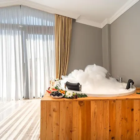Nirvana Kalkan فيلة *